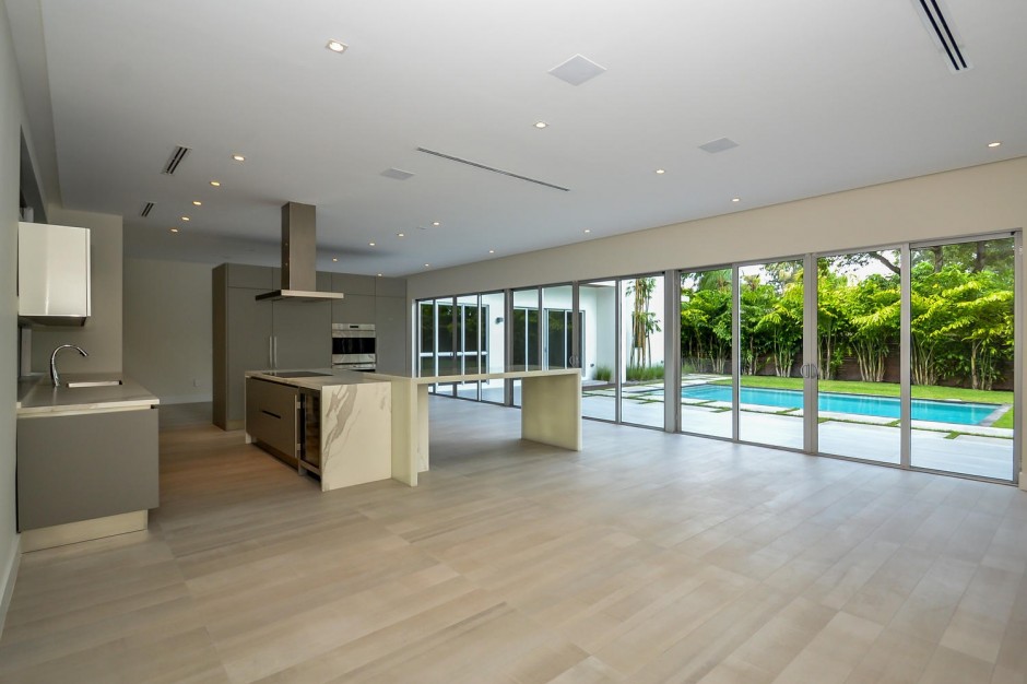 8 - Kitchen & Dining